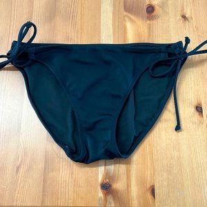 Victoria’s Secret black side tie bikini bottom. Size medium. Good condition!